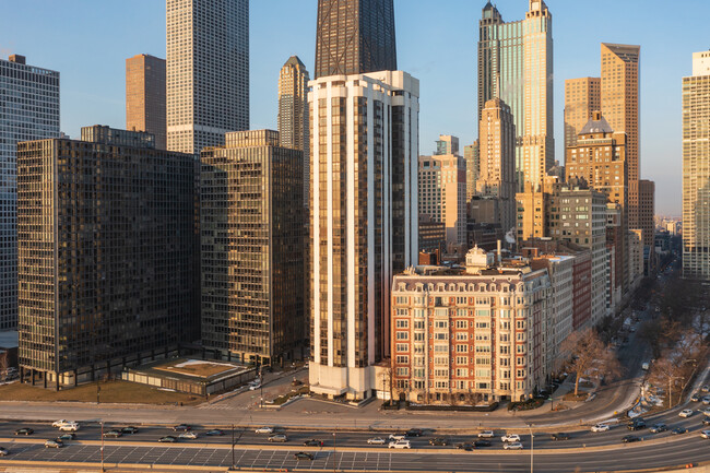 990 N Lake Shore Dr in Chicago, IL - Building Photo - Building Photo