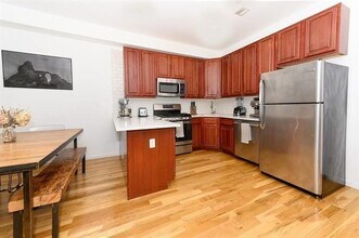 109 Jackson St in Hoboken, NJ - Building Photo - Building Photo