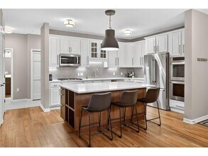 5250 Grandview Square in Minneapolis, MN - Building Photo - Building Photo