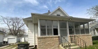 42 S Alexander St in Danville, IL - Building Photo