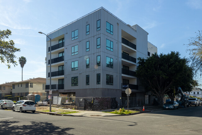 4506 Dockweiler St in Los Angeles, CA - Foto de edificio - Building Photo