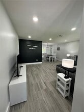 10591 110th Way in Largo, FL - Foto de edificio - Building Photo