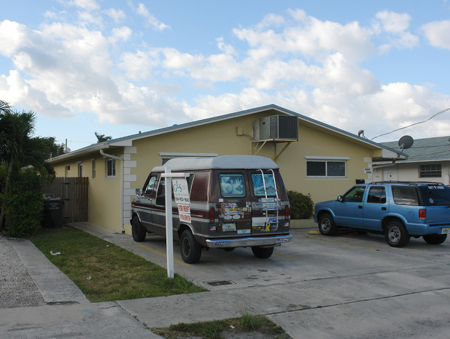 2444-2450 Arthur St in Hollywood, FL - Building Photo - Building Photo