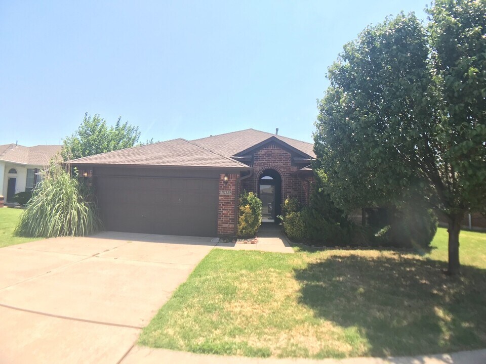 16224 Panther Way in Edmond, OK - Building Photo