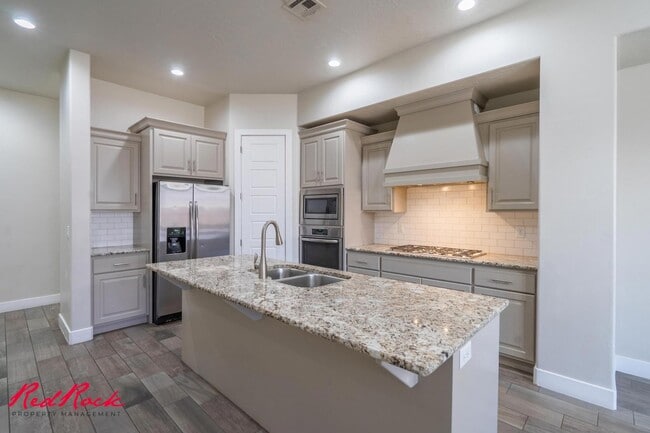 4254 Razor Ridge Dr in Washington, UT - Building Photo - Building Photo