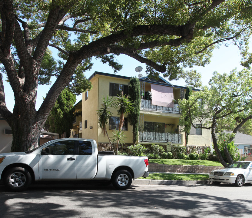 606 E Palm Ave in Burbank, CA - Building Photo