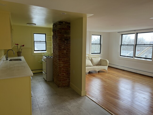 31 Pleasant St, Unit 3, Unit 3