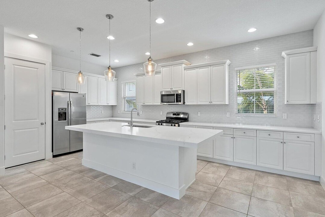 12959 Alton Rd in Palm Beach Gardens, FL - Foto de edificio