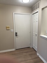 1390 Cedarwood Dr in Westlake, OH - Building Photo