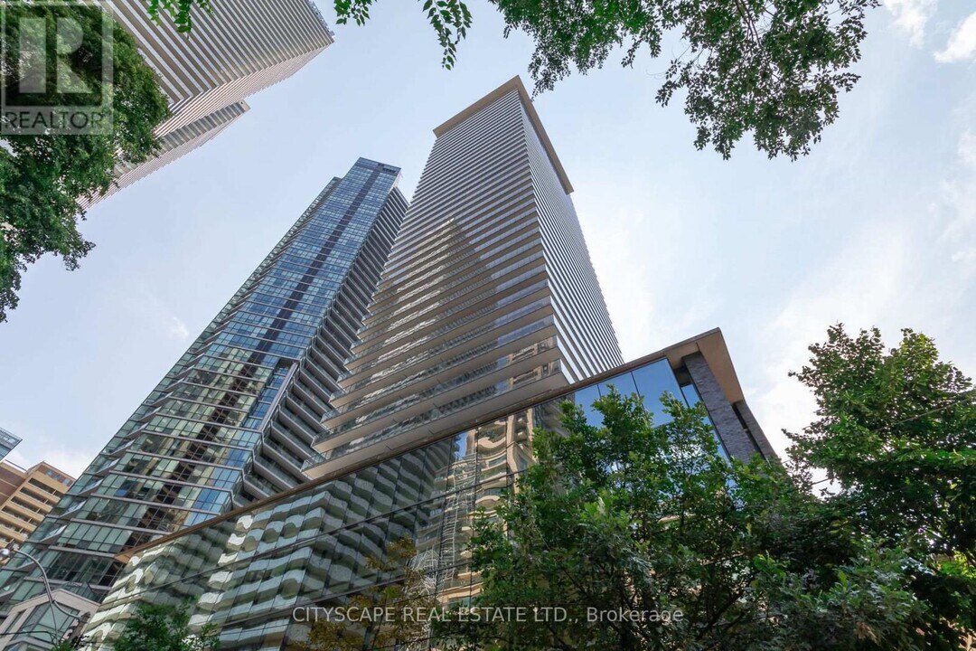 33-1533 Charles St E in Toronto, ON - Building Photo