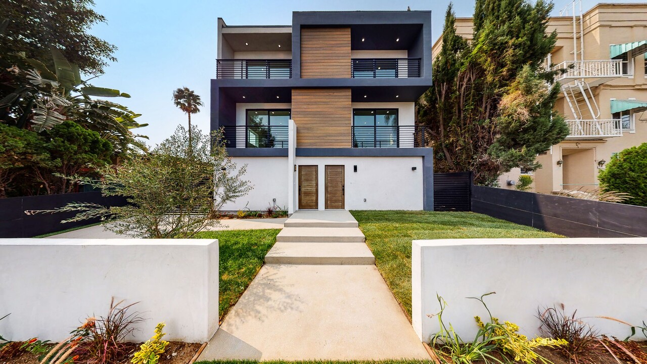 853 N June St in Los Angeles, CA - Building Photo