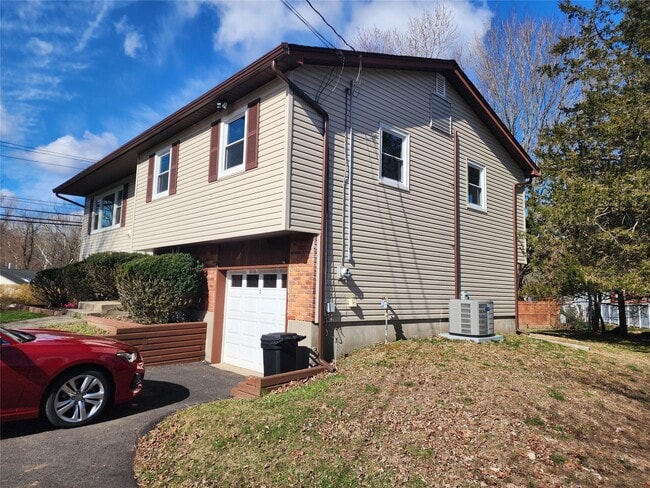 2 Pine Dr in Thiells, NY - Building Photo - Building Photo