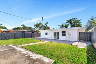 913 Avon Rd in West Palm Beach, FL - Building Photo - Building Photo