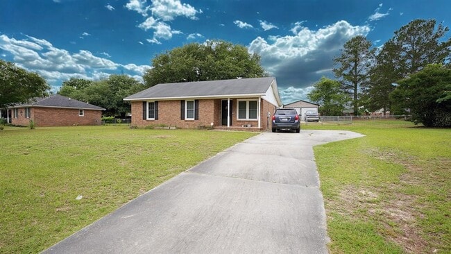 805 Club Ln in Sumter, SC - Building Photo - Building Photo