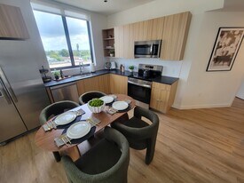 858 E 27th St, Unit B8 in Hialeah, FL - Building Photo