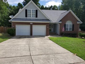 3503 Manorbridge Ct in Fayetteville, NC - Building Photo