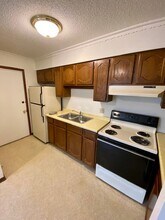 302 Royal St in Onalaska, WI - Building Photo - Building Photo