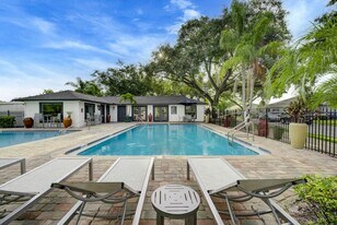 Avery Place in Orlando, FL - Building Photo