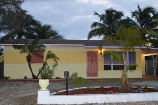 4850 Southwest 41st Avenue in Fort Lauderdale, FL - Building Photo