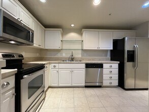 8904 NE Brentford Way in Hillsboro, OR - Foto de edificio - Building Photo