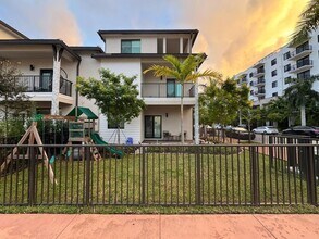 8364 NW 43rd St in Doral, FL - Building Photo - Building Photo