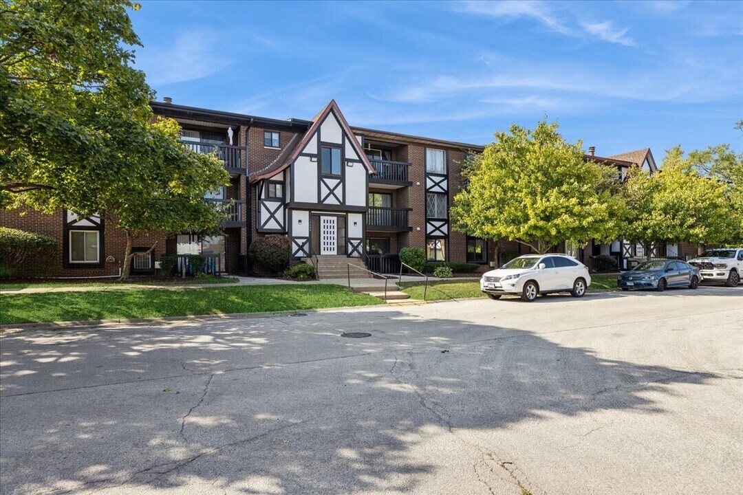 13620 Lamon Ave in Crestwood, IL - Building Photo
