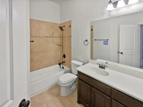 312 Canadian Ln in Burleson, TX - Foto de edificio - Building Photo
