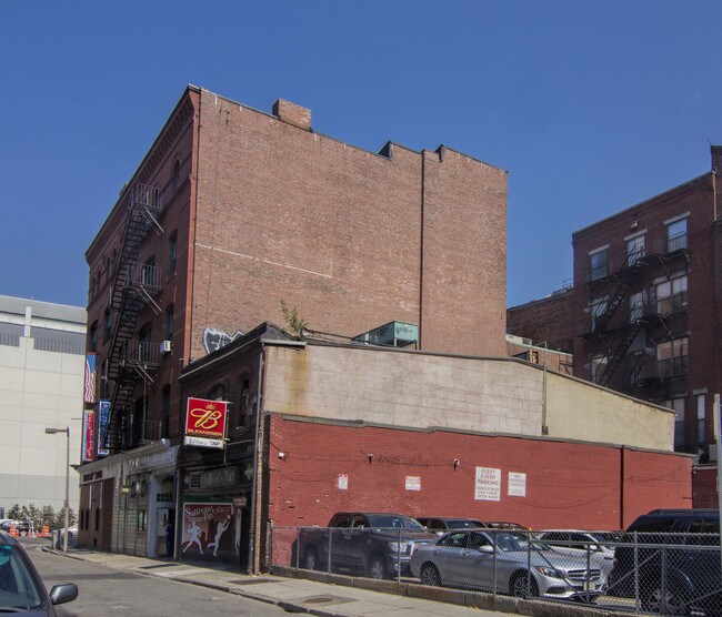259-259 1/2 Friend St