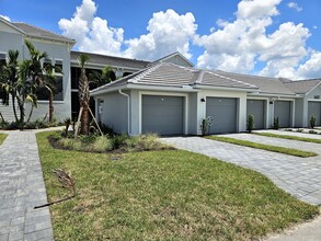 5427 Double Eagle Cir in Ave Maria, FL - Foto de edificio - Building Photo