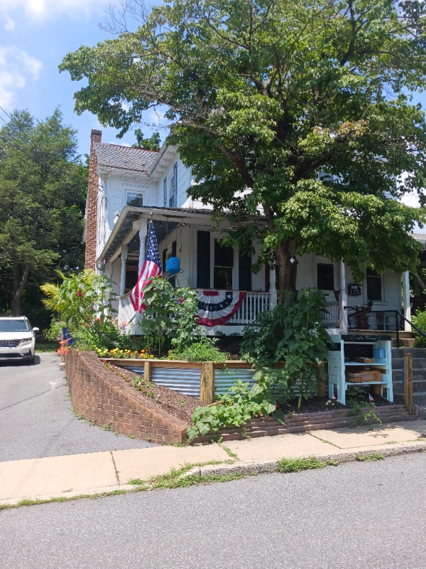 property at 21 W Charlotte St