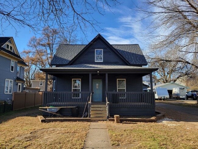 property at 121 S 4th St