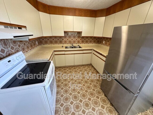 39 Kingsway Dr in Schreiber, ON - Building Photo - Building Photo