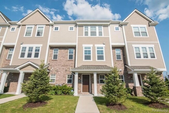 3428 Rochester Rd