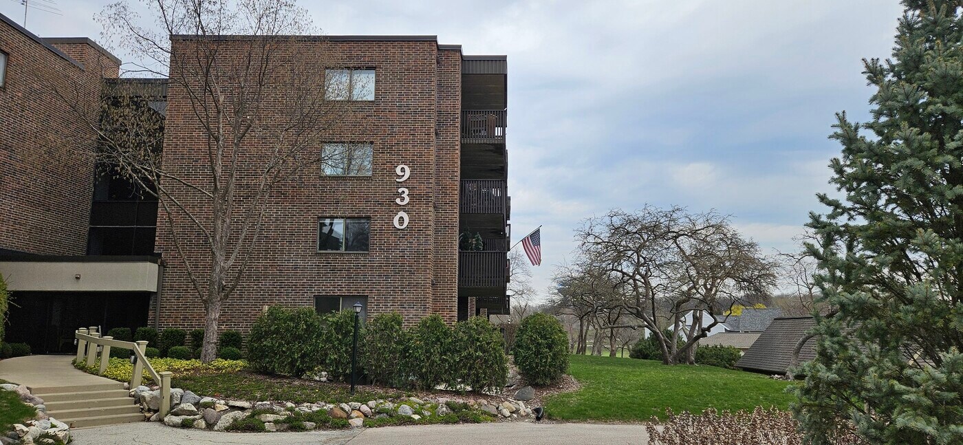 930 Taylor Dr in Gurnee, IL - Building Photo