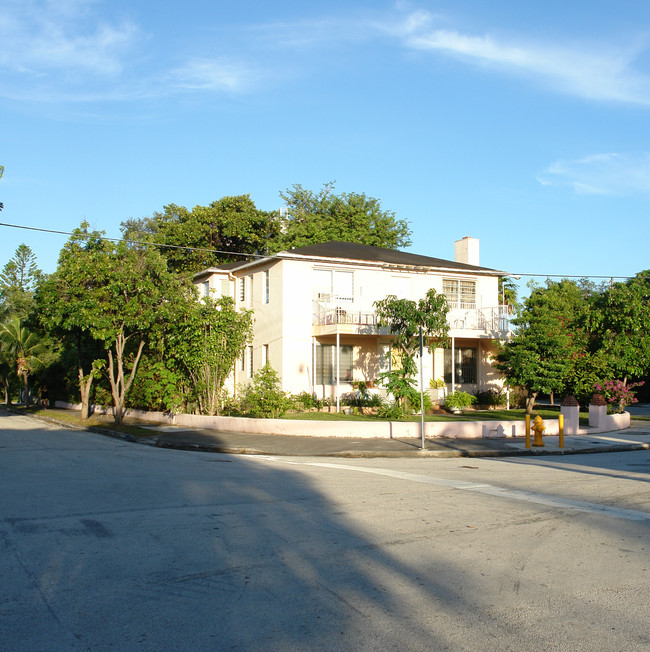 7700 NE 5th Ave in Miami, FL - Foto de edificio - Building Photo