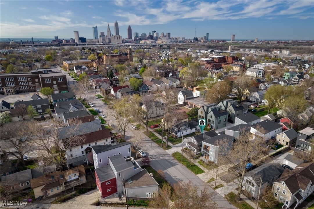 2471 Tremont Ave in Cleveland, OH - Building Photo