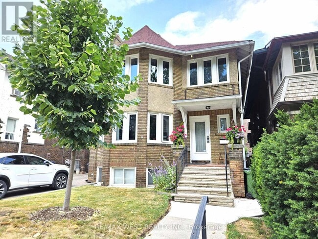 property at 8 Oriole Gardens