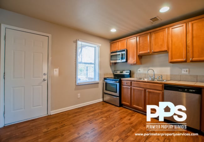 2145 Bolton Rd NW in Atlanta, GA - Building Photo - Building Photo