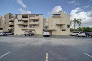10400 SW 108th Ave in Miami, FL - Building Photo