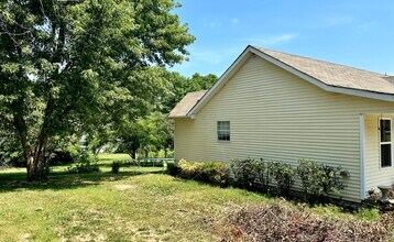 1137 Rebecca Dr in Burns, TN - Building Photo - Building Photo
