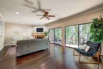 12625 Memorial Dr in Houston, TX - Foto de edificio - Building Photo