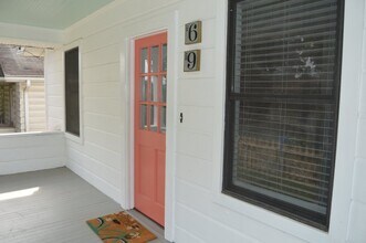 69 Howard St in Asheville, NC - Building Photo - Building Photo