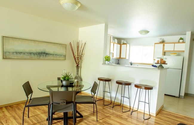 Evergreen Rock Maple Apartments in Olympia, WA - Building Photo - Building Photo