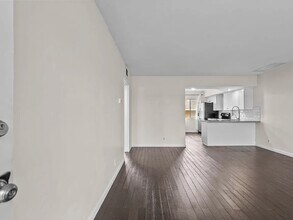 312 N Louise St, Unit Unit 210 in Glendale, CA - Foto de edificio - Building Photo
