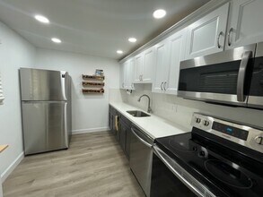5160 Las Verdes Cir in Delray Beach, FL - Building Photo - Building Photo