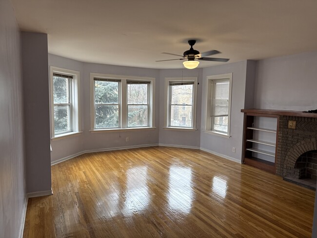 6429 N Claremont Ave in Chicago, IL - Building Photo - Building Photo