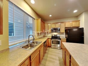 18010 97th Avenue Ct E in Puyallup, WA - Foto de edificio - Building Photo