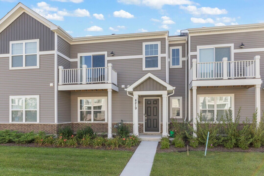 4219 Chelsea Mnr Cir in Aurora, IL - Building Photo