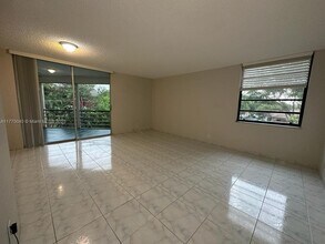 3100 N Pine Island Rd in Sunrise, FL - Building Photo - Building Photo
