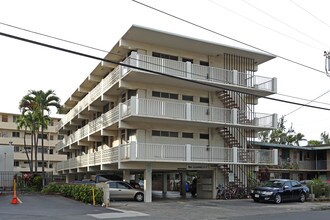 717 Olokele Ave in Honolulu, HI - Building Photo - Building Photo